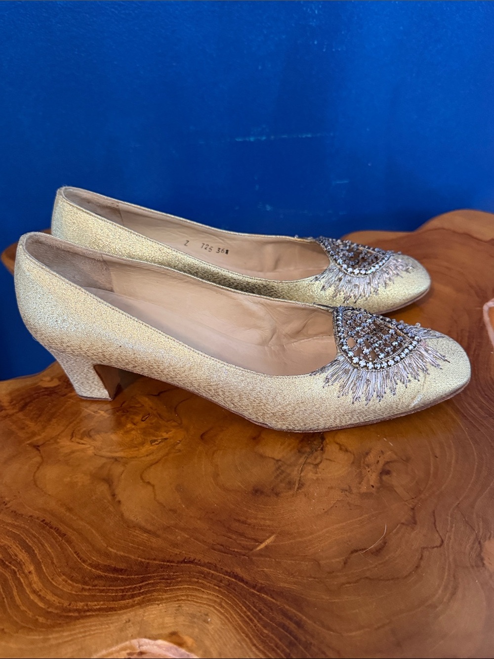 Vintage Italian Bruno Magli Gold Embellished Heart-Detail Pumps Size 36 1/2 - Picture 6 of 7